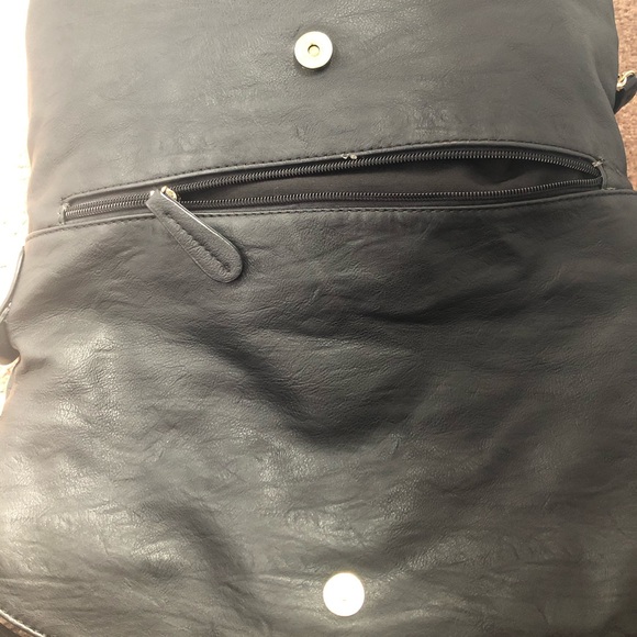 Black and gold cross body/ shoulder bag - Picture 4 of 8